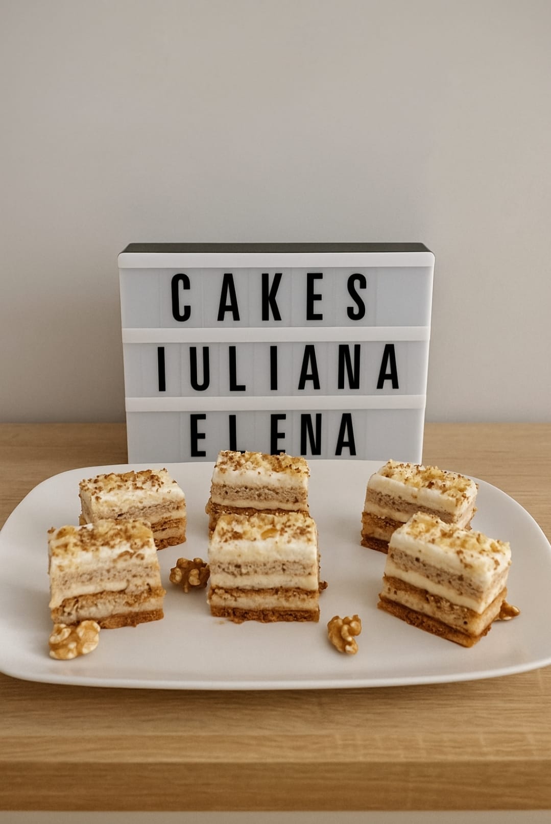 Prajitura ¨Petre Roman¨, blat de nuca, crema de vanilie si glazura de caramel !